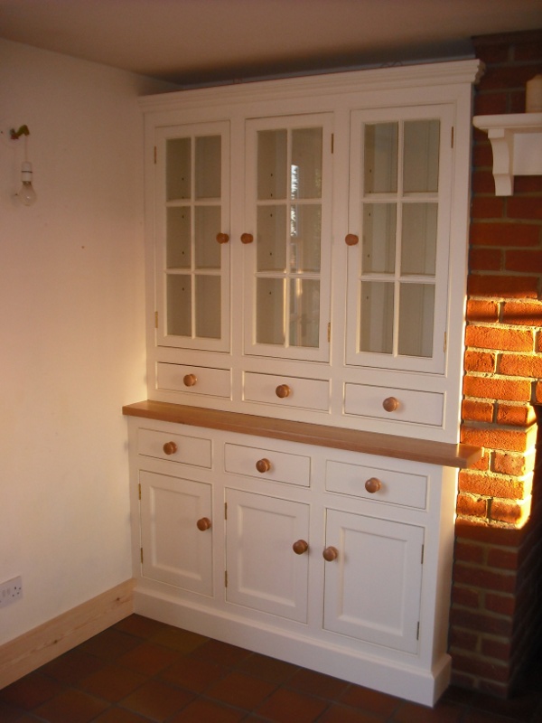 Built in dresser in white with wood trim